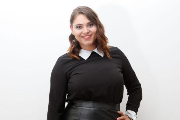 Plus Size Outfits in Schwarz von Kopf bis Fuß - hier!
