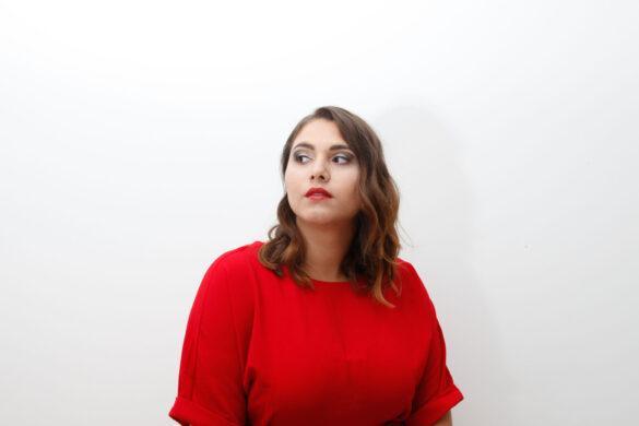 So trägst du trendige rosa-rote curvy Outfits