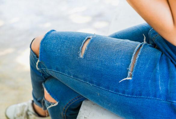 So stylst du Destroyed Jeans große Größen!