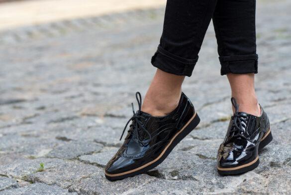 Sei up-tó-date mit diesen Schuhtrends für mollige Frauen!