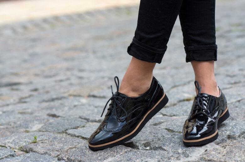 Sei up-tó-date mit diesen Schuhtrends für mollige Frauen!