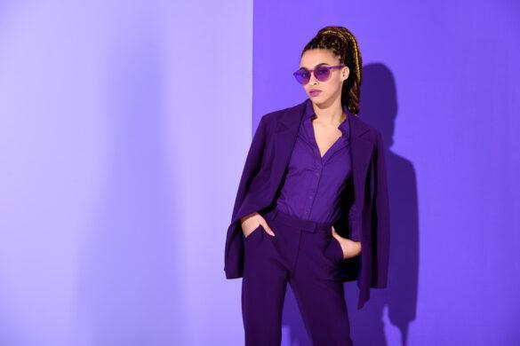 So kombinieren Damen Übergrösse die Trendfarbe Ultra-Violet!