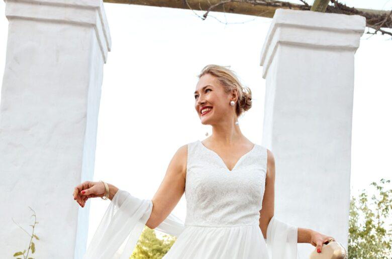 Was anziehen zur Hochzeit als Gast? Styling-Tipps für festliche Mode mollige Frauen!