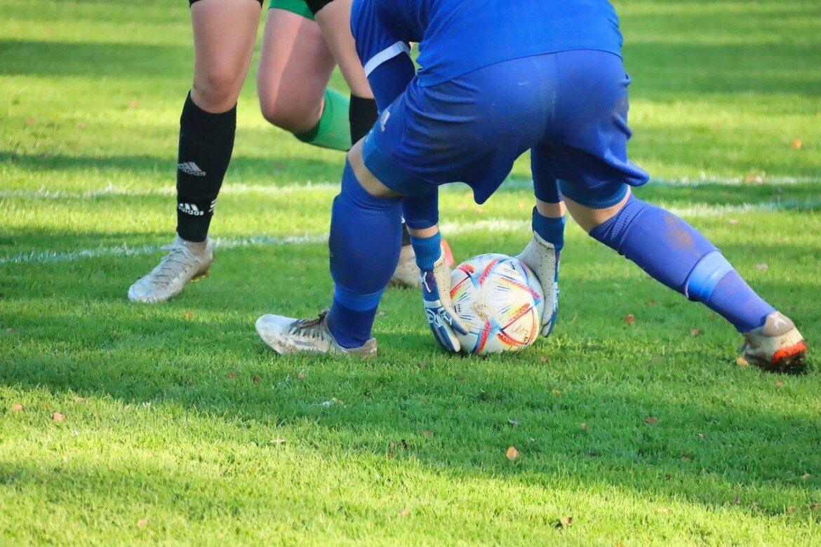 Fussballschuhe für kurvige Frauen beim spielen