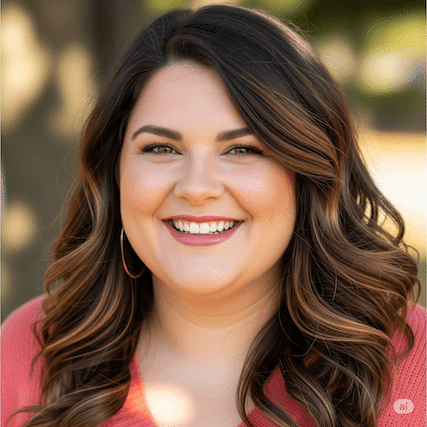 Lachende Dame mit Doppelkinn mit Langhaarfrisur