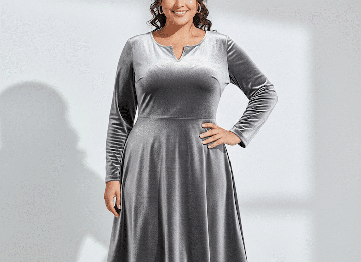 Kurvige Frau mit schoenem Samtkleid in grau