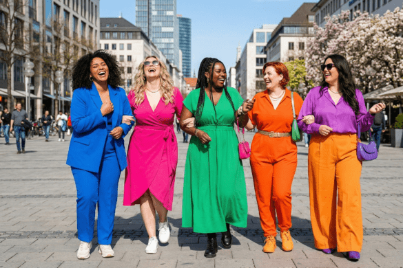 Curvy Models zeigen Dopamine Dressing Trends 2026.